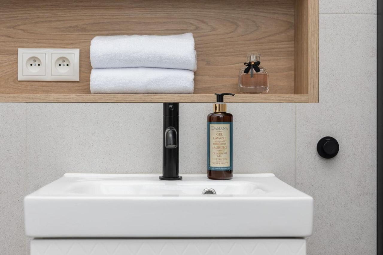 Boduena 4 - Elegant In Centre By Renters Apartment