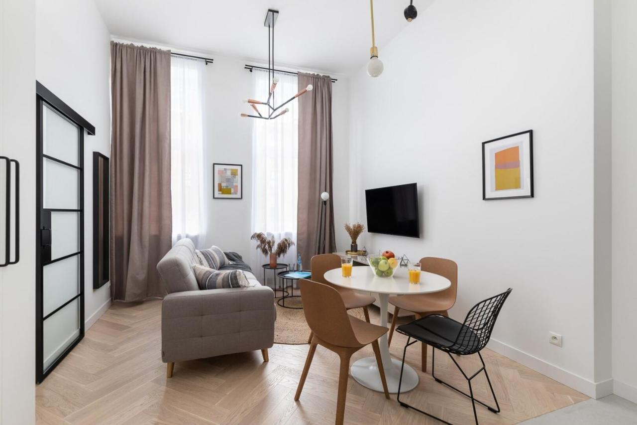 Boduena 4 - Elegant In Centre By Renters Apartment